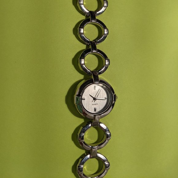 Silver Tone Singapore Quartz Wrist Watch - Picture 8 of 16